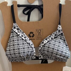 Black and White Patterned Women's Bikini Top